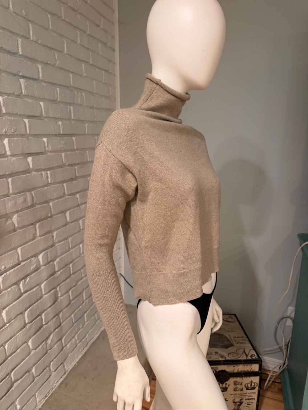 Wilfred Aritzia 100% Wool Turtleneck Sweater Camel Beige Size S Italian Yarn - Picture 4 of 12
